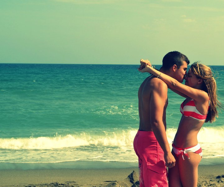 Фото девушки и мужчины на пляже